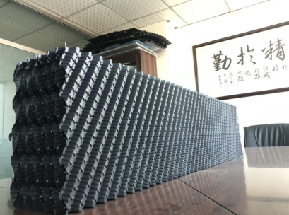 薄如紙的PVC填料居然能站65KG重量的人！